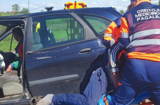 Vairavo girtutėlis, lenkė automobilių virtinę...