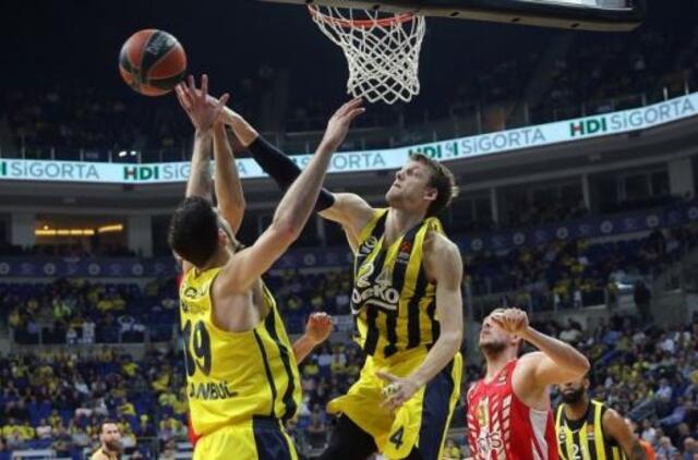 „Fenerbahce“ žaidėjai gyvena be atlyginimo