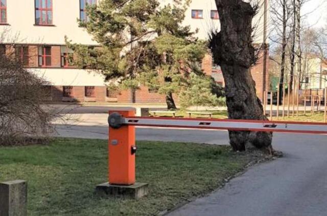 Gimnazijos direktorius neteisėtai rinko pinigus iš moksleivių