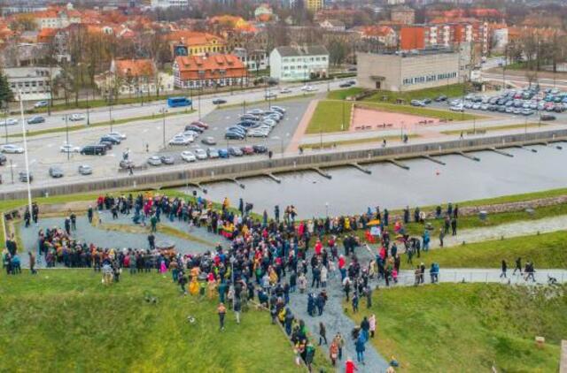 Klaipėdos piliavietėje iškilo trispalvė
