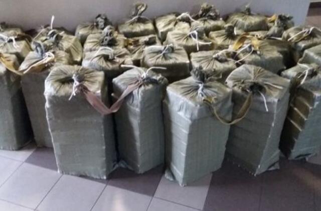 Lenkai koronavirusą naikina kontrabandiniu spiritu