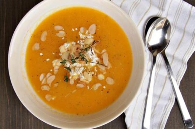 Moliūgų sriuba su ožkų pieno sūriu