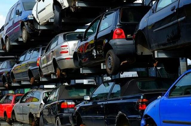 Tūkstančiai parduodamų automobilių slepia trūkumus: kaip nelikti prie sugedusios geldos?