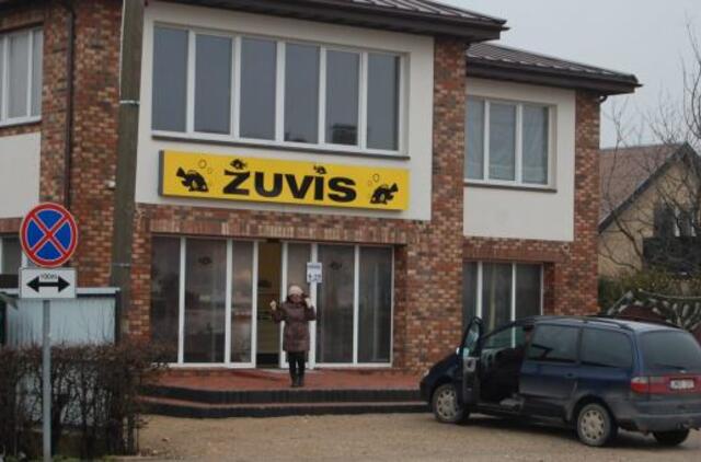 Prie naujos parduotuvės – sustoti draudžiantis kelio ženklas