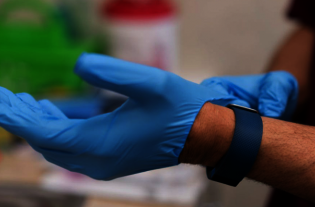 Vienkartinės pirštinės: lateksinės, nitrilinės, vinilinės. Kaip išsirinkti tinkamas?