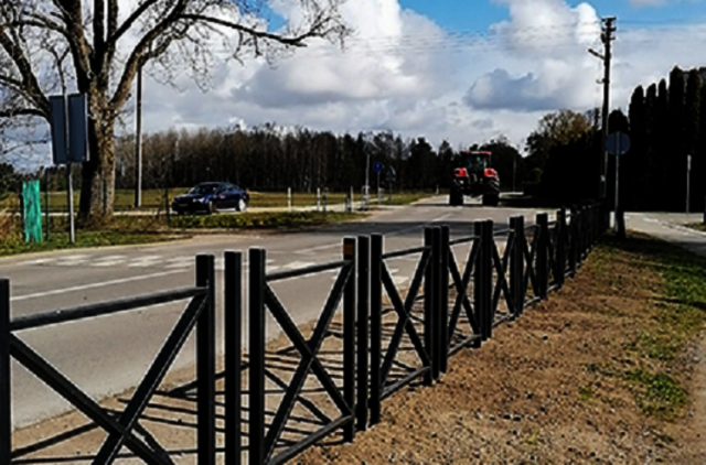 Doviliškiai savo rankomis gražina miestelį