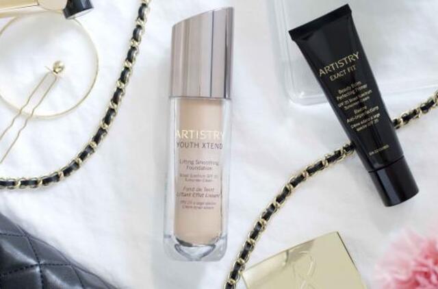 Ką veikti per karantiną? Makiažo specialistas pataria, kaip susitvarkyti savo kosmetinę