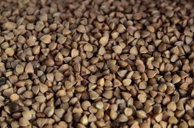 Kaliningrade darbininkas per mėnesį iš sandėlio pavogė daugiau nei toną grikių