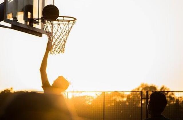 Kaune lauko aikštelėse bus išmontuoti krepšinio lankai