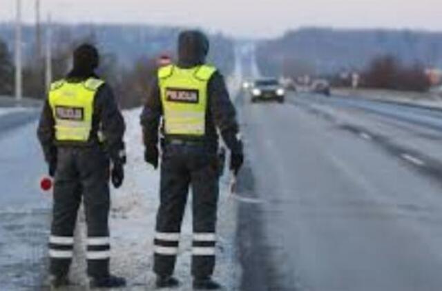 Kretingos rajone eismo sąlygas sunkina plikledis, perspėja kelininkai