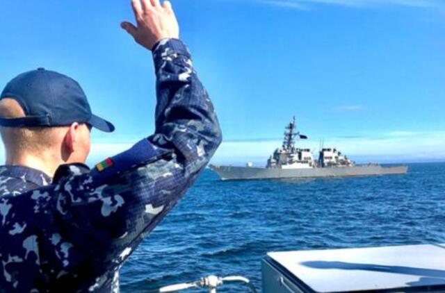 Lietuvos išskirtinėje ekonominėje zonoje – Lietuvos ir JAV karo laivų jūrinis pasisveikinimas