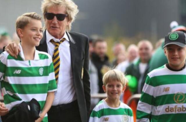 Vėlyva tėvystė žvaigždėms – įprasta