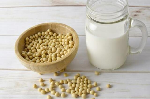 Augalinis pienas: kaip išsirinkti ir ką iš jo gaminti?