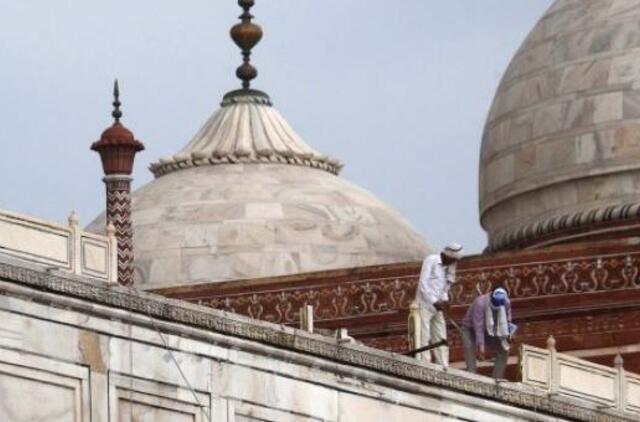 Indijoje prasiautusi audra apgadino legendinį Tadž Mahalą