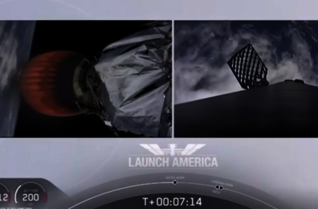 Istorinis skrydis: pakilo "SpaceX“ raketa su dviejų JAV astronautų įgula