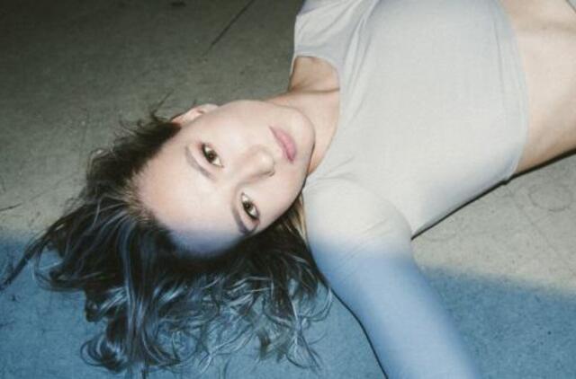 Atlikėja Paula pristato moteriška energija persmelktą kūrinį ir jam skirtą vaizdo klipą