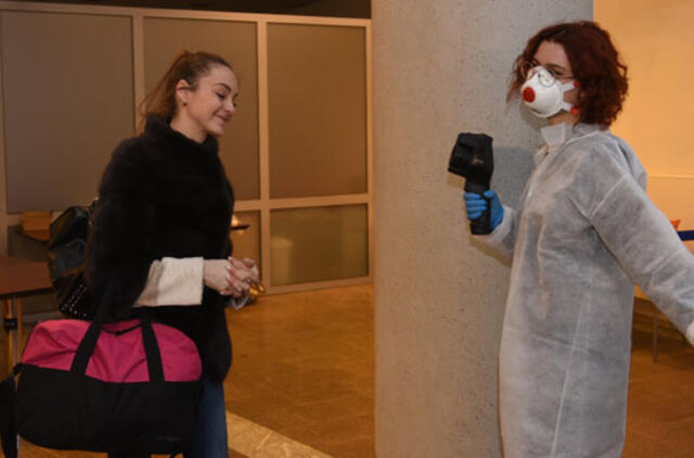 Grįžusieji iš užsienio patys spręs, tirtis ar ne