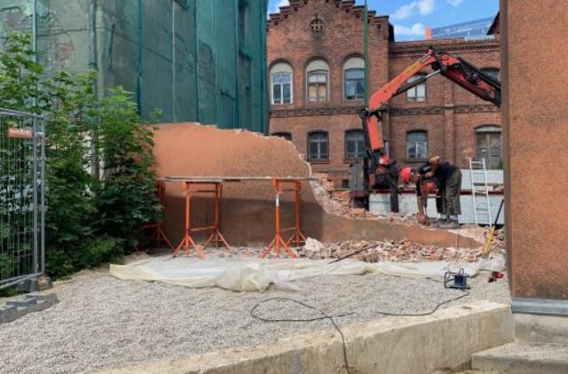 Nugriovus tvorą - saugesnis judėjimas Naujojoje Uosto g.