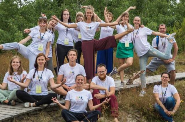 Rugpjūčio 8-9 d. Šventojoje įvyks nemokamas sveikatingumo ir meno festivalis „1000 saulių“