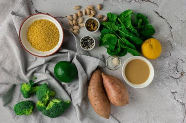 Su maistu gauti geležies darosi vis sunkiau: dalijamės dienos meniu receptais, kurie padės gauti daugiau