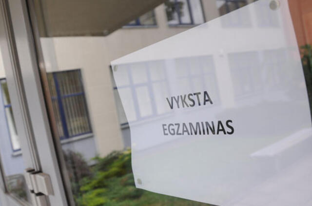 Abiturientai laikė valstybinį istorijos egzaminą