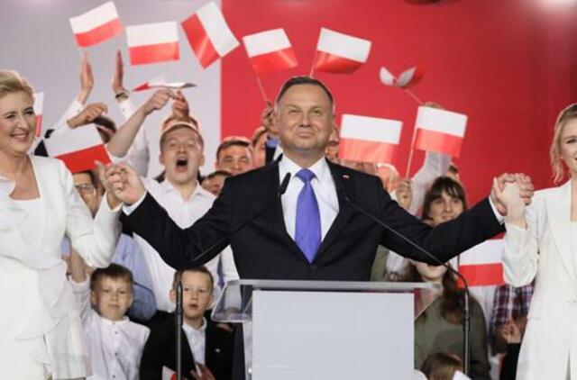 Balsavusių rinkėjų apklausa: Lenkijos prezidento rinkimuose pirmauja A. Duda
