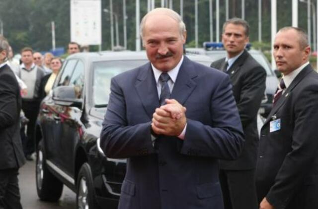 Baltarusijos opozicija ragina rinkimų komisiją A. Lukašenkos neregistruoti kandidatu