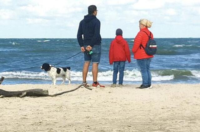 Ką galvoja apie tuos, kurie tempia savo augintinį į visus paplūdimius
