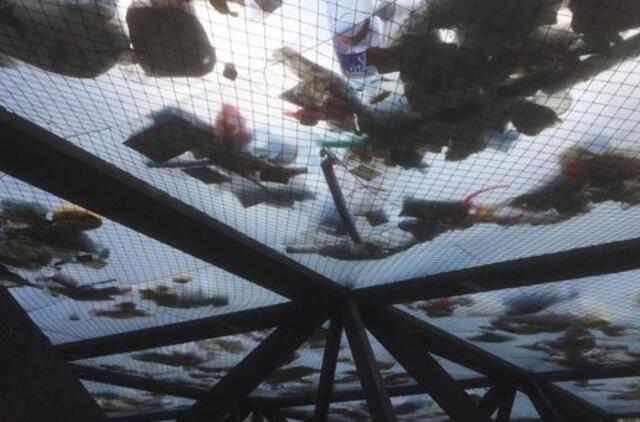 Klaipėdiečių reakcija į taršą: iš atliekų kyla instaliacija „Sala“