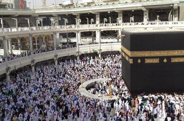 Musulmonai pradeda dėl COVID-19 pandemijos smarkiai suvaržytą hadžą