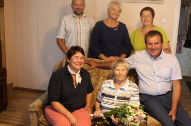 Pasveikinta 90-ąjį gimtadienį švenčianti Marytė Tumosienė