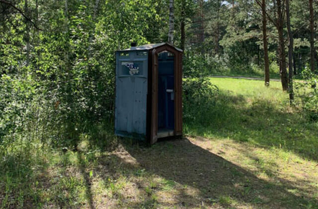Prie Dovilų karjero pasigedo tualetų