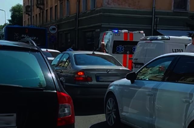 Sprogusi autobuso padanga sužalojo Haičio pilietę