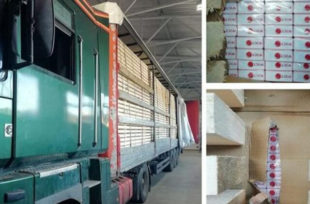„Apkamšius“ mediena, į Lietuvą gabenta apie 2 mln. eurų vertės cigarečių kontrabanda