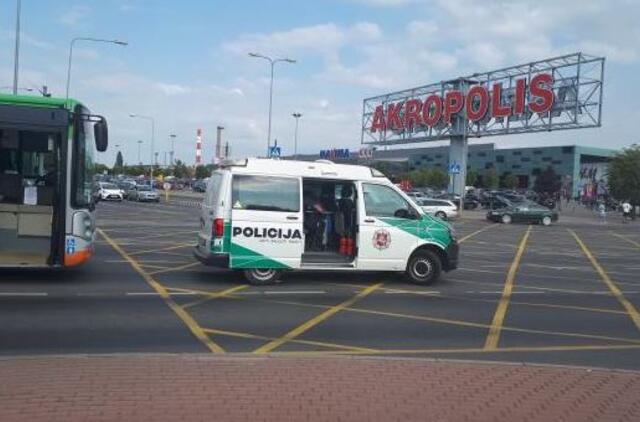 Autobuse susižalojo keleivis