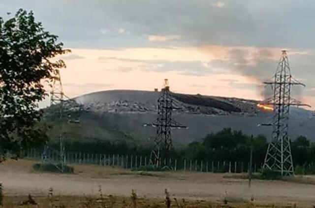 Gaisras sąvartyne užgesintas, situacija stebima