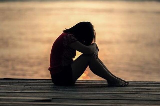 Į teisiamųjų suolą sės nepilnametės tvirkinimu kaltinamas asmuo