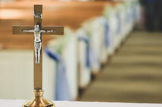 Kunigas šokiravo antrą šeimą sukūrusią porą