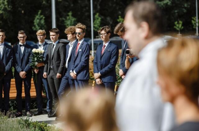 Įteikti brandos atestatai: Klaipėdos licėjaus abiturientai labiausiai dėkoja mokytojams