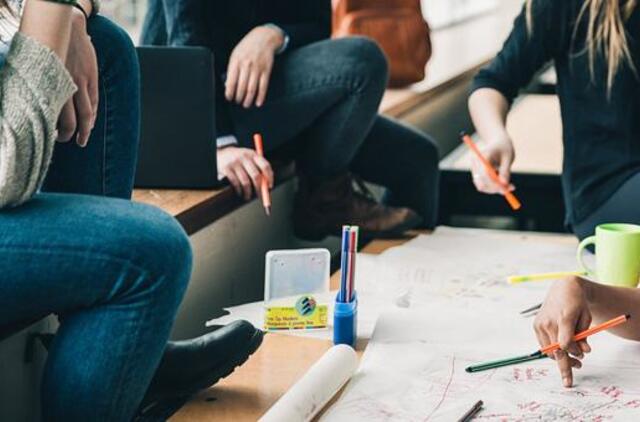 Siūlo nedrausti atvykti užsienio studentams