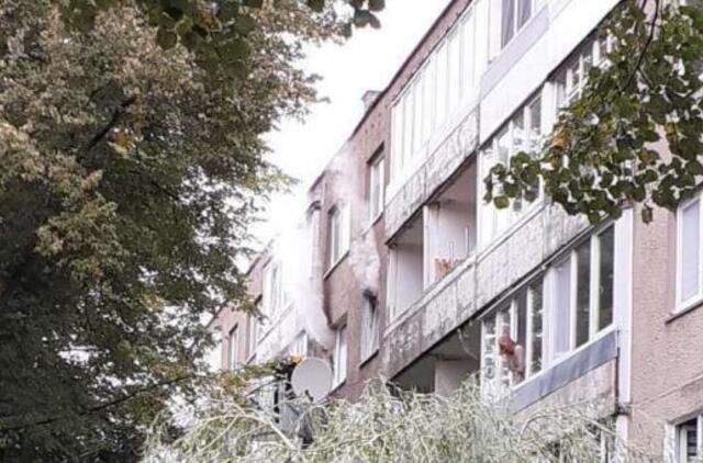 Gaisravietėje Klaipėdoje rastas sukniubęs vyras