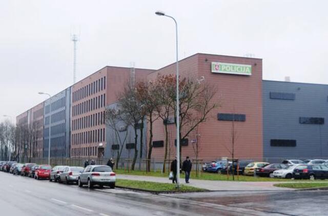 Girti benamiai bandė patekti į komisariatą