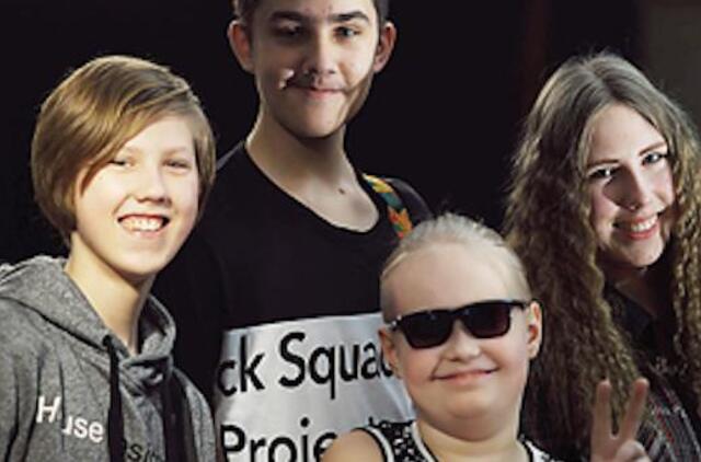 Keliaujanti „Žemaičio gitara“ – darbėniškių roko grupėje