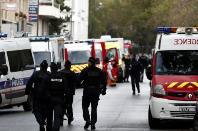 Paryžiuje prie buvusios „Charlie Hebdo“ redakcijos peiliu subadyti keturi žmonės