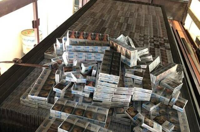 Praėjusią savaitę Medininkuose ir Raigarde sulaikyti trys vilkikai su 1,5 mln. eurų vertės rūkalais