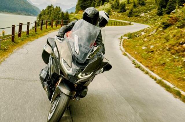BMW pristatė atnaujintą kelionių motociklą „R 1250 RT“