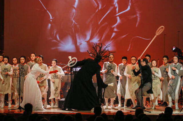 Kompozitoriaus Broniaus Kutavičiaus opera „Kaulo senis ant geležinio kalno“ užkopė į populiarumo viršūnę