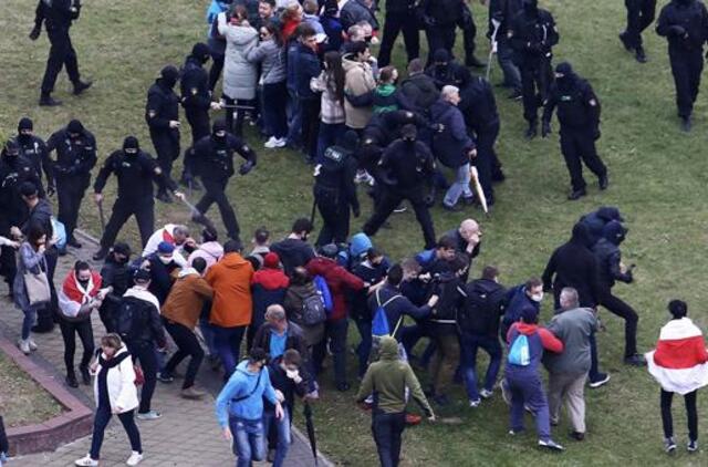 Sekmadienį Baltarusijos miestuose sulaikyta daugiau kaip 580 protestuotojų