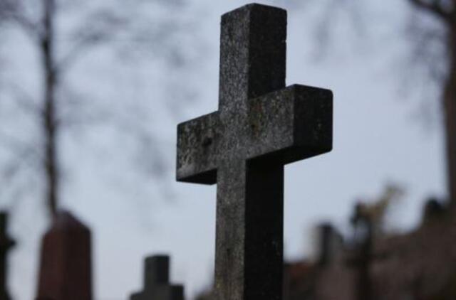 Teismą pasiekė rezonansinė byla: paauglys Vilniuje žydų kapinėse išprievartavo ir nužudė keturiolikmetę