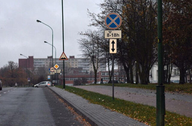 Gatvėse automobiliai stovės trumpiau